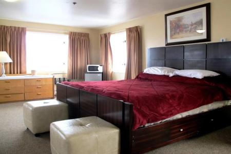 Merrill Field Inn - 4