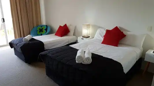 Outrigger Burleigh - 45