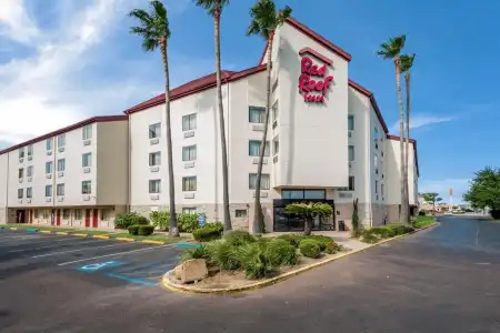Red Roof Inn Laredo - 39