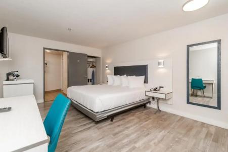 Costa Art Laguna Beach - 38