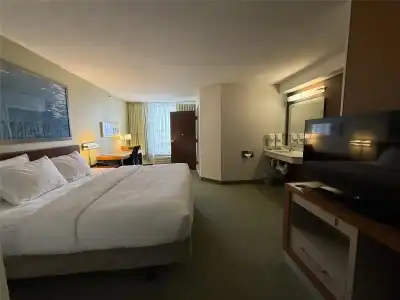 The Peoria, SureStay Collection by Best Western - 35