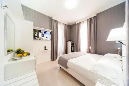 Relais Trevi 95 Boutique - 58