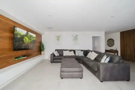 Bay Royal Apartments - 107