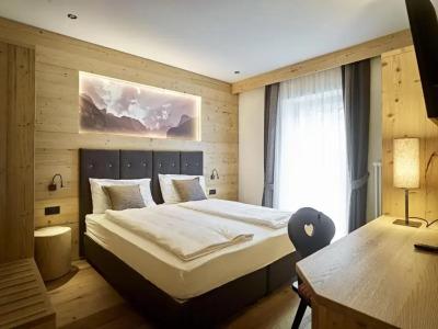 Belvedere & Paradise Club Center - 40