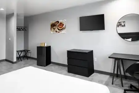 Hollywood Inn Express LAX - 35