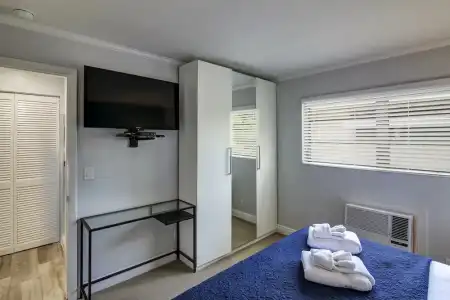 May-Dee Suites - 44