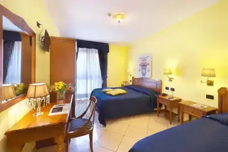 Ulisse Deluxe Hostel - 54