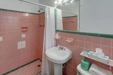 Green Seas Motel - 95