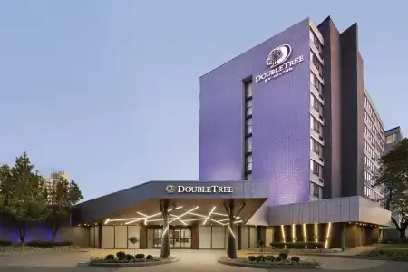 DoubleTree by Hilton Toronto Airport West - 0