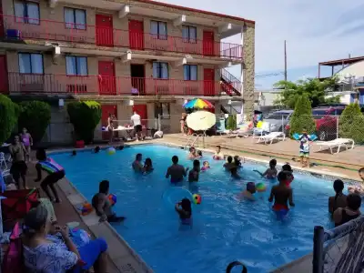 Cloud 9 Inn - 8