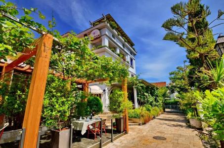 Villa Velzon Guesthouse - 12