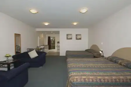 Lake Point Motel - 3
