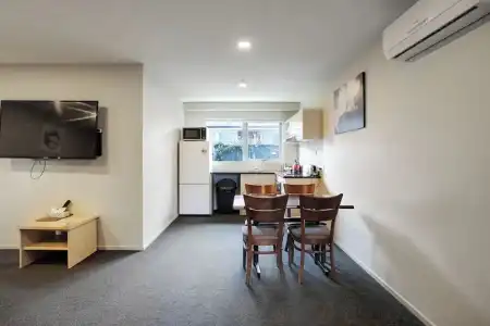 Ellerslie Palms Motel - 36