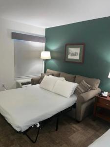 Boothill Inn and Suites - 42