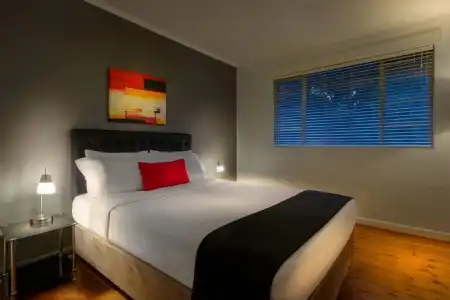 Crest on Barkly Serviced Apartments - 0