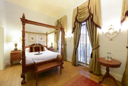 Twenty Nevern Square - 32