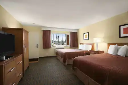 Howard Johnson by Wyndham San Diego Sea World - 4