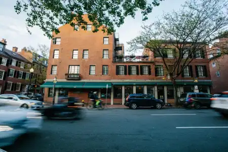 Beacon Hill & Bistro - 14