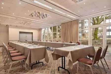 Ramada By Wyndham Bottrop - 12