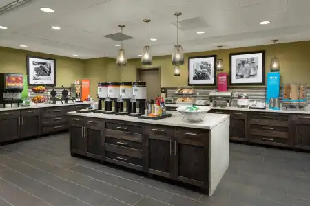 Hampton Inn & Suites Napa - 16