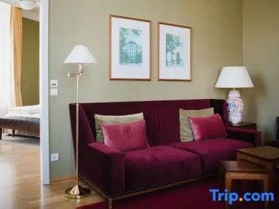 Louisa's Place - 105