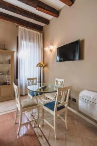 Palazzo Lion Morosini - Check in Presso Locanda Ai Santi Apostoli - 87