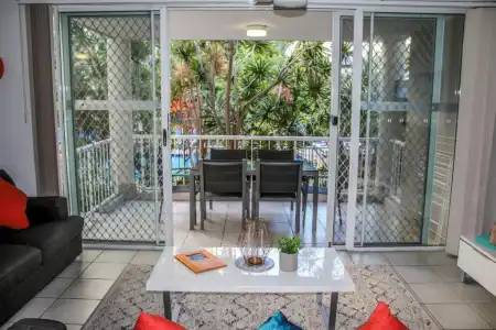 Surfers Beach Holiday Apartments - 108