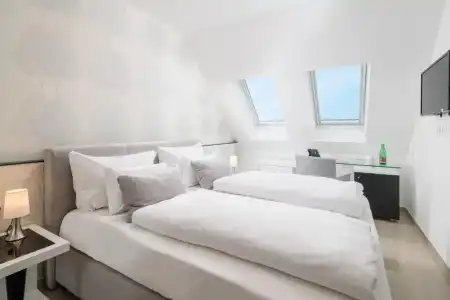 Best Western Plus Celebrity Suites - 98
