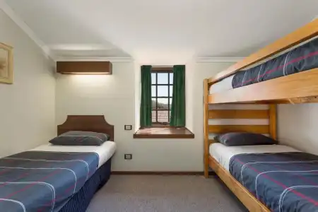 Village Family Motor Inn - 4