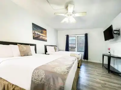 Hollywood Beachs - 5