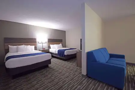 Days Inn & Suites by Wyndham Wisconsin Dells - 2