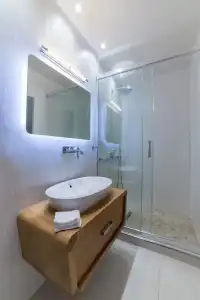 Daydream Luxury Suites - 57