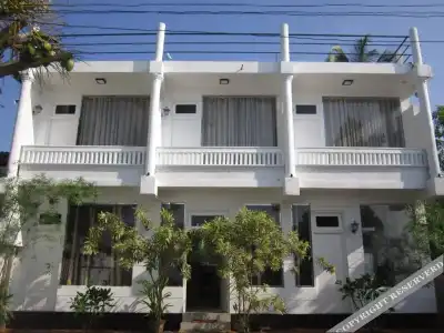 White Surfing Beach Resort - 0