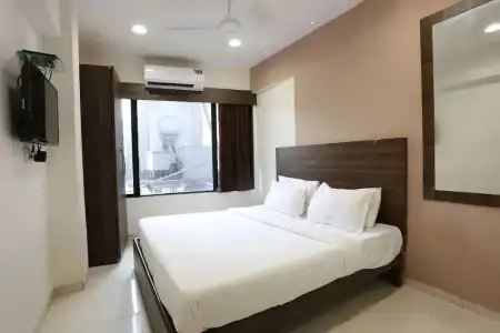 Kamran Residency - Near US Embassy - 52