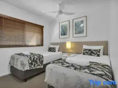 Rolling Surf Resort - 218