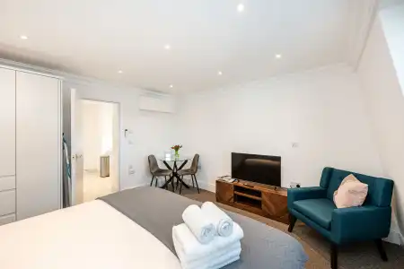 Queensgate Court - 20