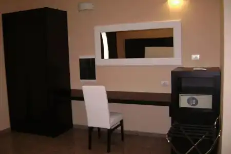 E H Suites Rome Airport - 41