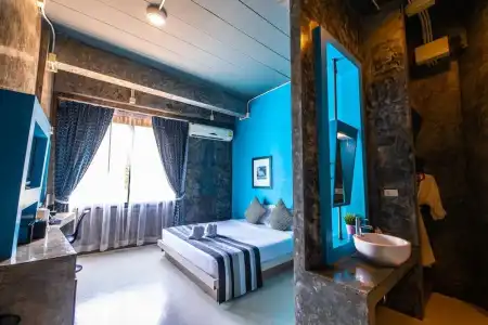 The b Ranong Trend - 30