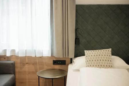 Feichter & Living - 50
