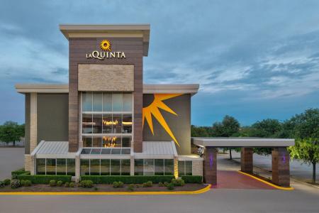La Quinta Inn & Suites by Wyndham Dallas I-35 Walnut Hill Ln - 21