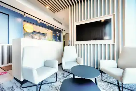 Moxy Berlin Airport - 14
