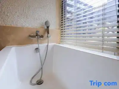 Balcony Seaside Sriracha & Serviced Apartments (SHA Extra Plus) - 232