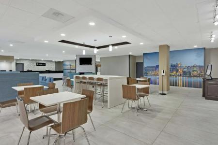 Clarion Pointe Near Erie Casino - 20