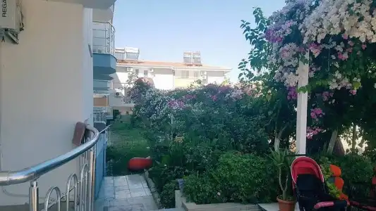 Un Side Apart - 3