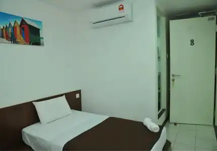 Api-Api Guest House - 2
