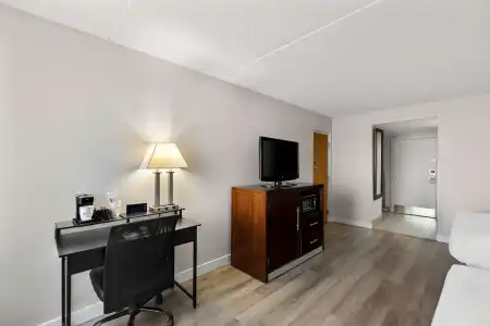 Best Western Luxbury Inn Fort Wayne - 31