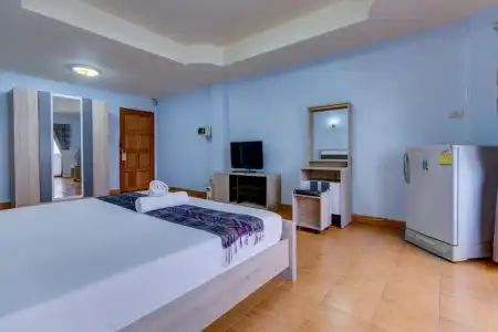 I-Rovers Sports Bar & Guesthouse - 29