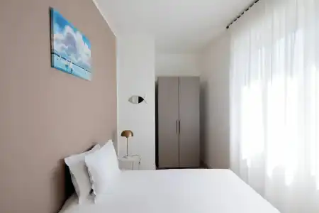 Vis a Vis Apartments - 112