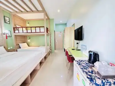 The Luna Hostel - 105