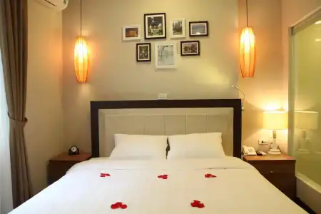 Golden Moon Suite - 24